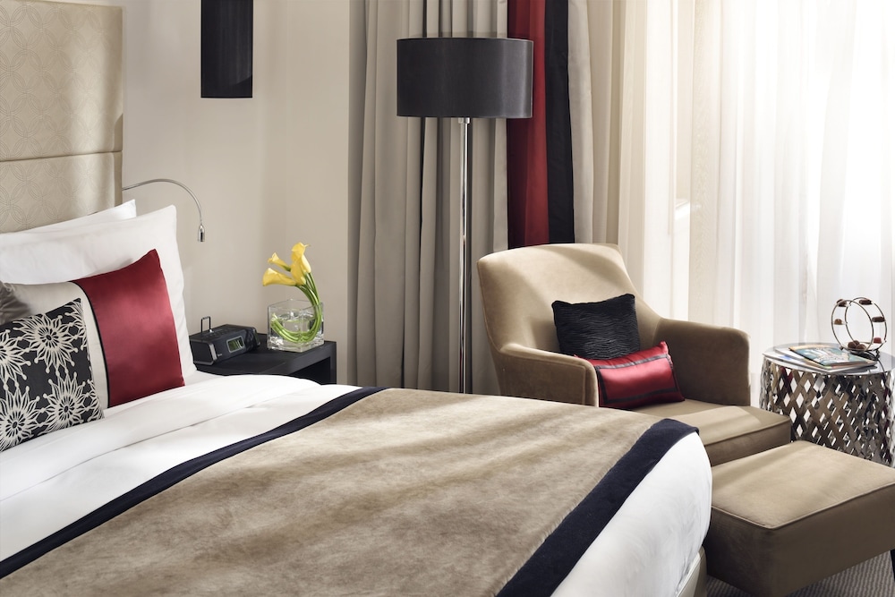 Deluxe Room, 1 King Bed, Non Smoking - Photo 2
