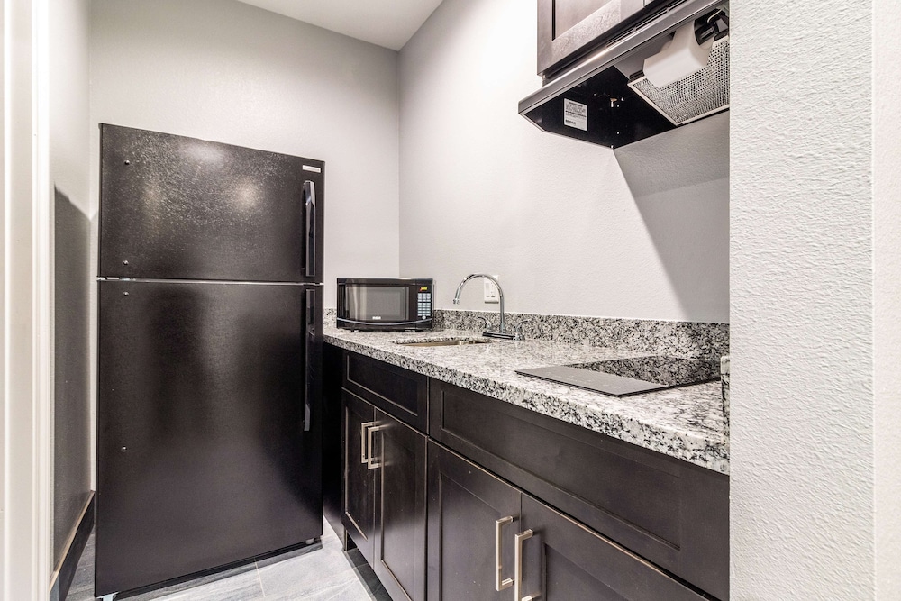 Room, 2 Queen Beds, Accessible, Kitchenette photo 3