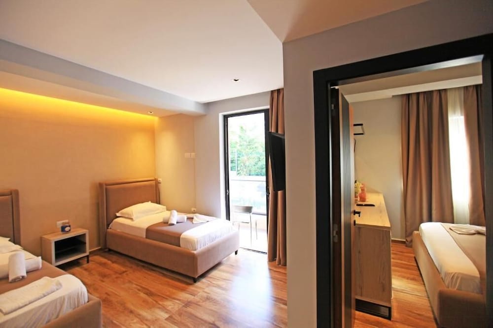 Family Room, Balcony photo 2
