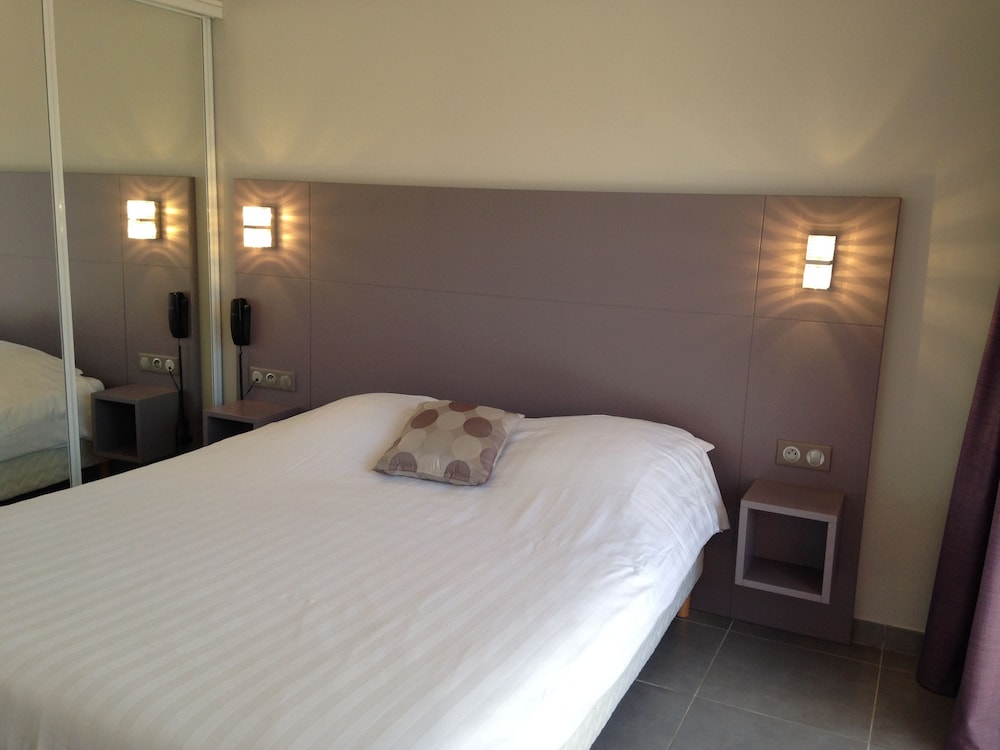 Family Room, Terrace, Garden Area photo 2