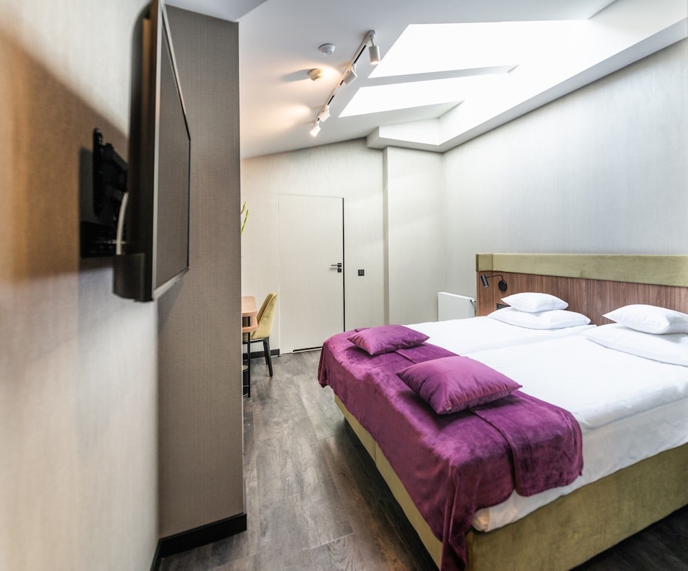 Standard Double Room - Photo 4