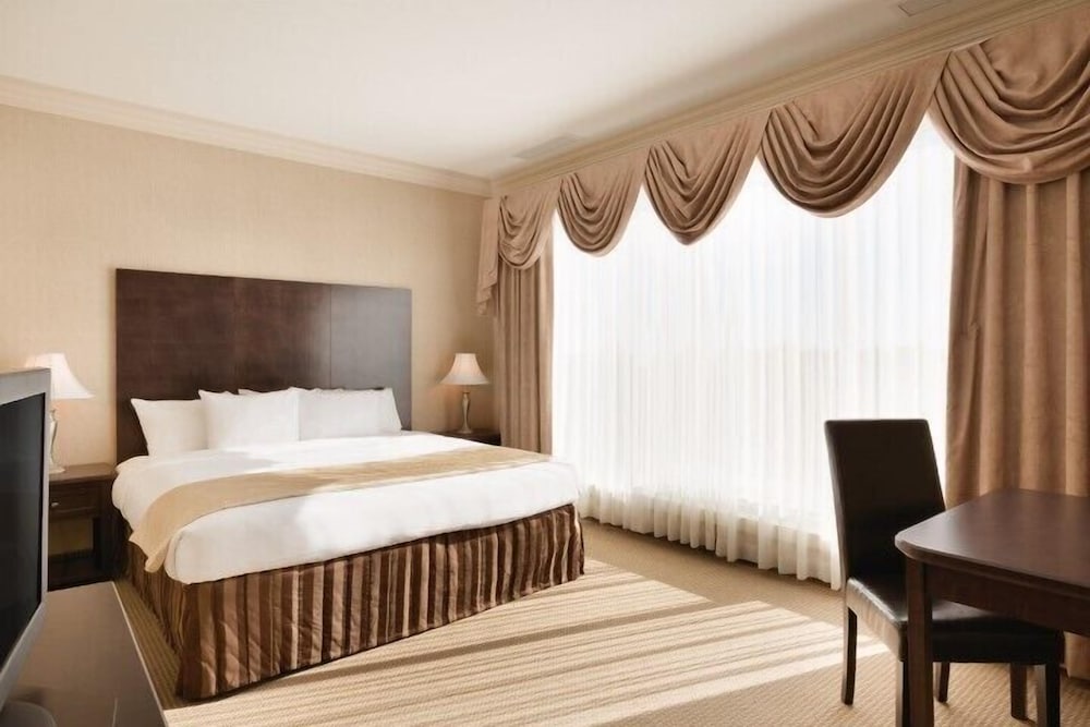 Room, 1 King Bed with Sofa bed, Non Smoking (Crown Two Room Suite)