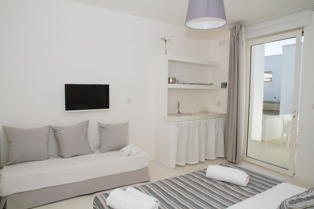 Superior Triple Room, Kitchenette photo 1