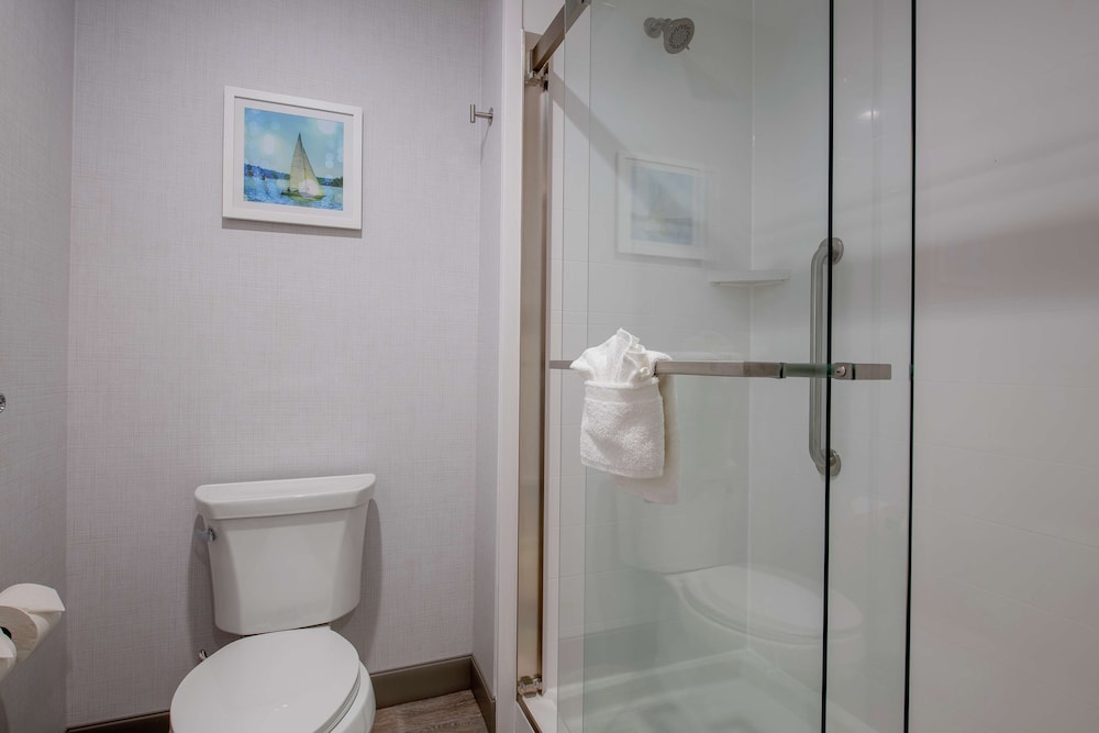 Studio, 1 King Bed, Refrigerator & Microwave (Wet bar) - Photo 6