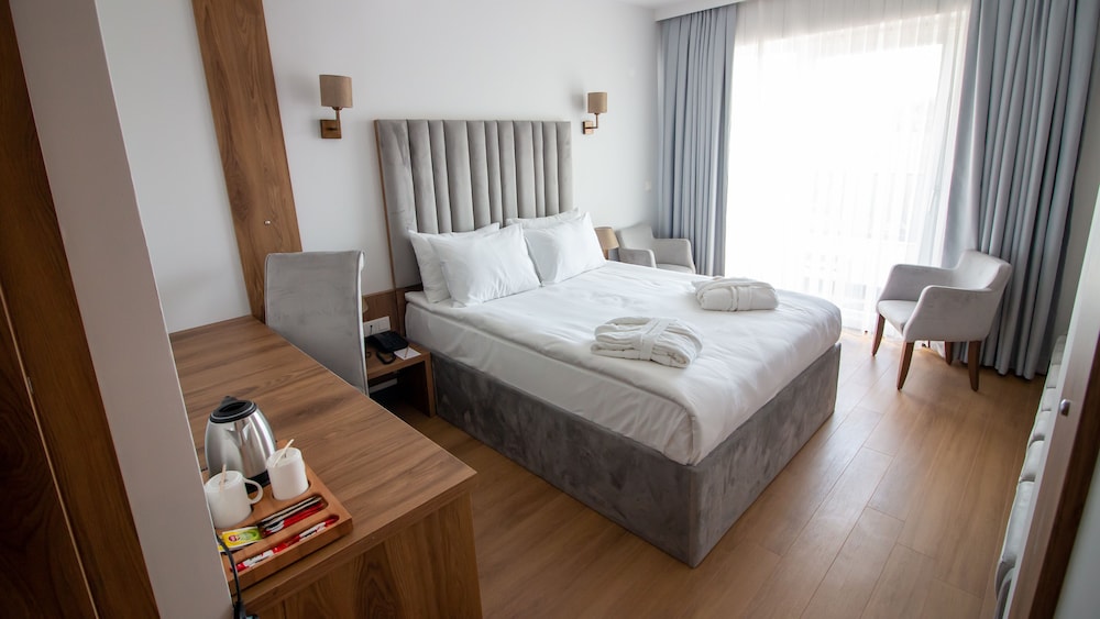 Standard Double Room, Lake View photo 3
