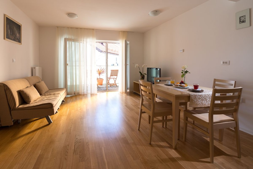 Duplex Two-Bedroom Apartment - Photo 3