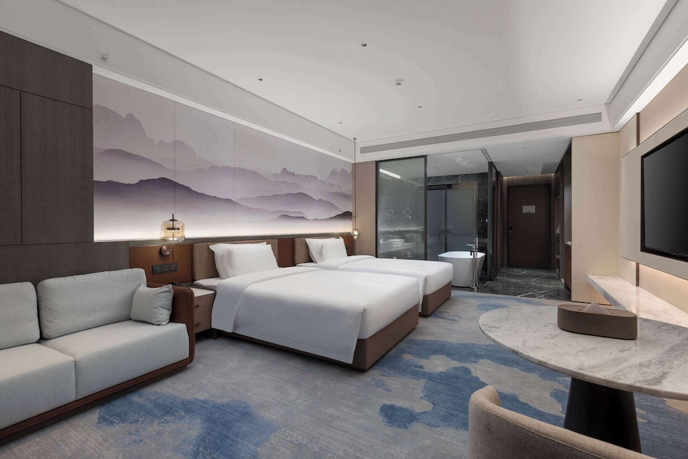 Deluxe Room, Multiple Beds, City View
