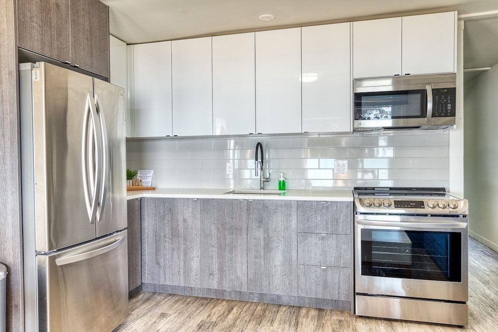 Townhome Suite 215 - Ground Floor - Photo 2