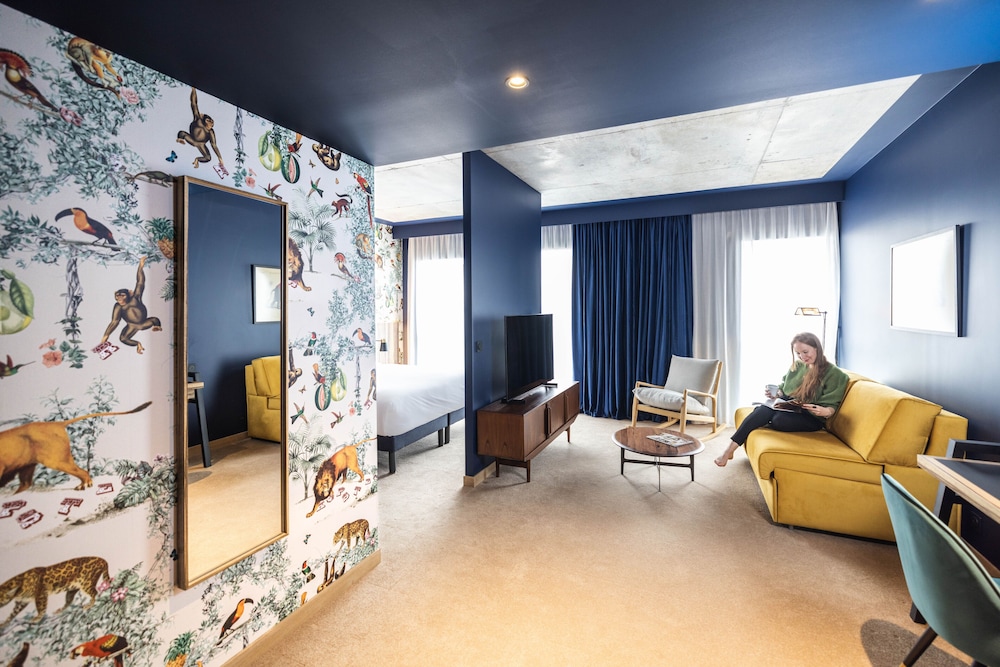 Suite - Photo 6