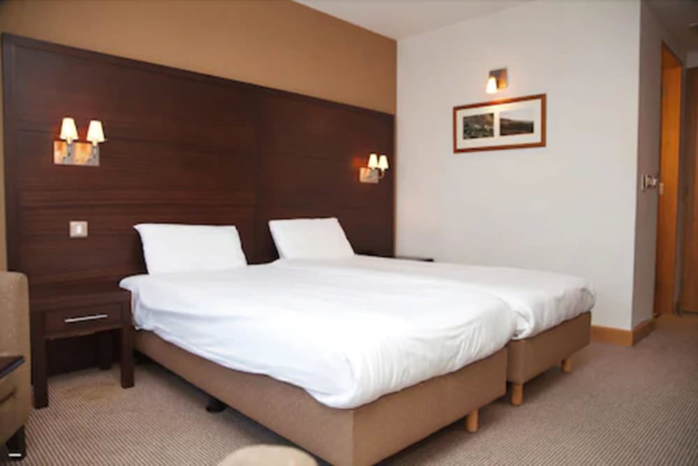 Double or Twin Room - Photo 6