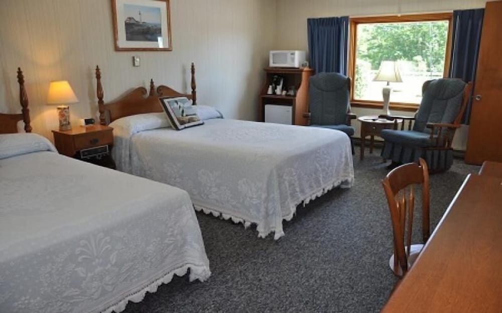 Deluxe Room, 2 Queen Beds, Garden View