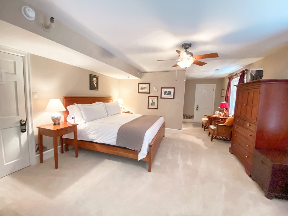 Washington King Bed