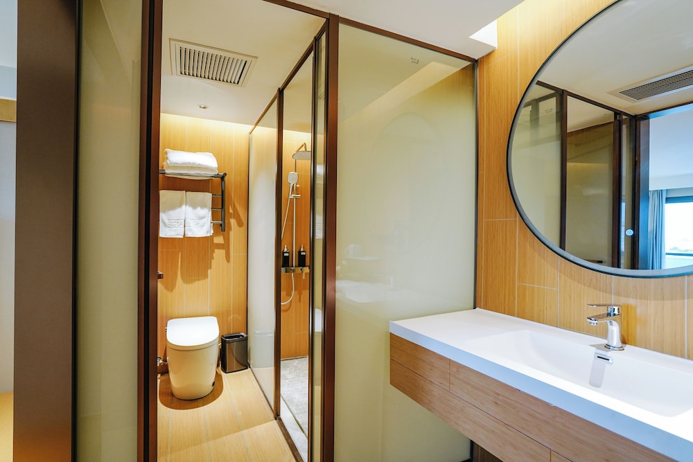 Luxury Twin Room, Balcony, City View photo 3