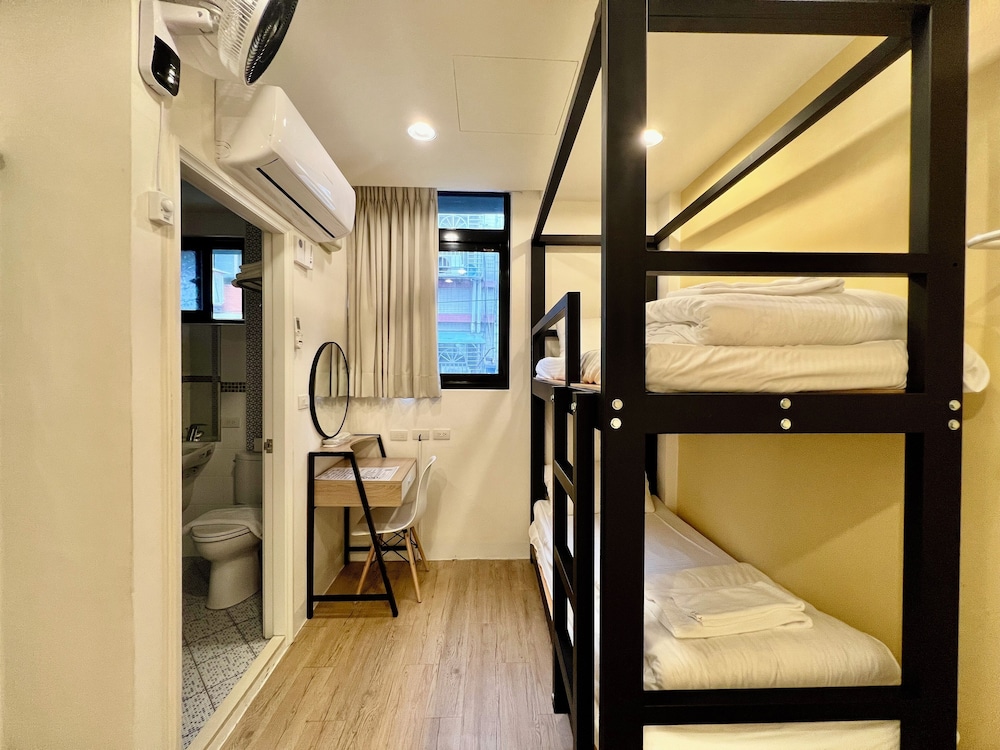 Family Quadruple Room photo 3