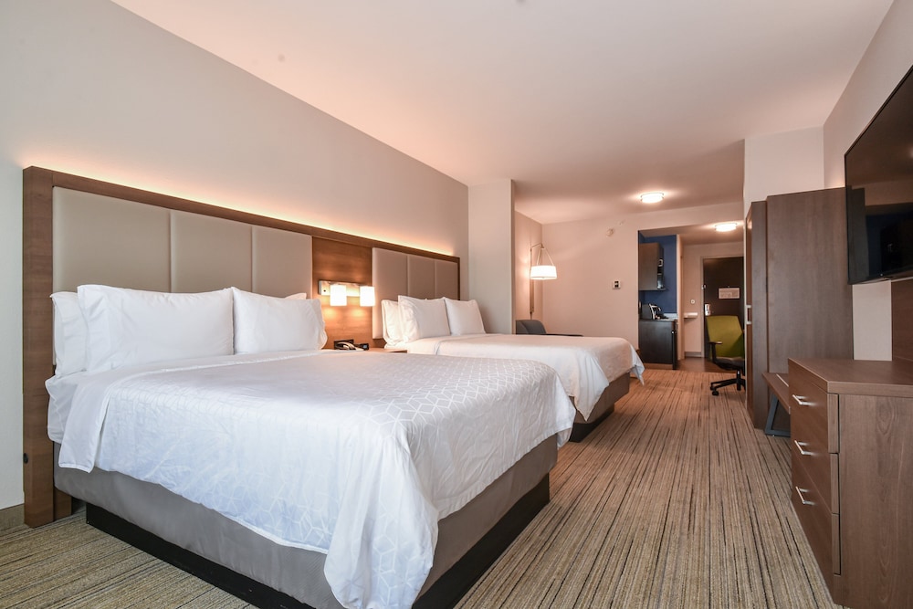 Suite, 1 King Bed (Extra Living Area) - Photo 2