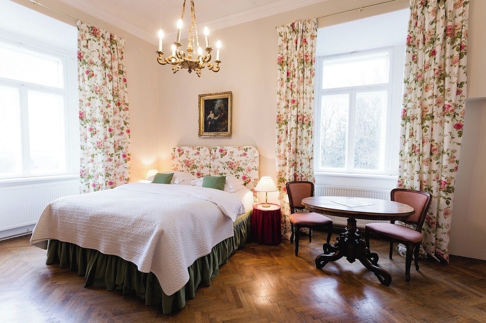 Deluxe Double Room, 1 Queen Bed photo 3