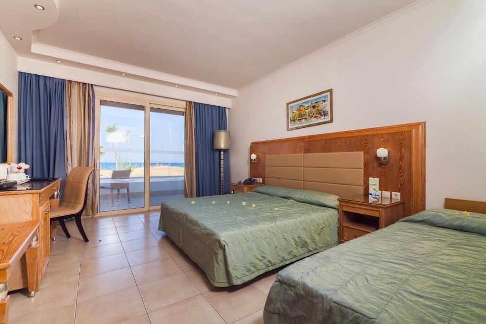 Sea View Twin Room - Photo 5