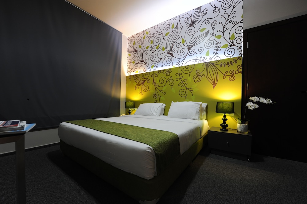 Deluxe Room, 1 King Bed photo 3