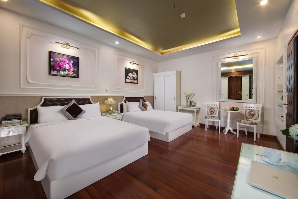 Family Suite, 2 Queen Beds, Balcony, City View