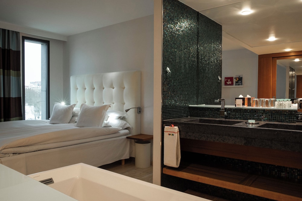 Superior Open Bath - Photo 1