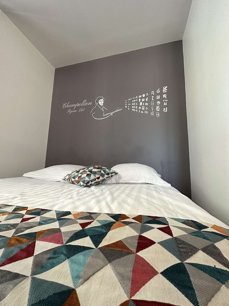 Deluxe Room, 1 Queen Bed, Kitchenette (Larger Room) - Photo 5