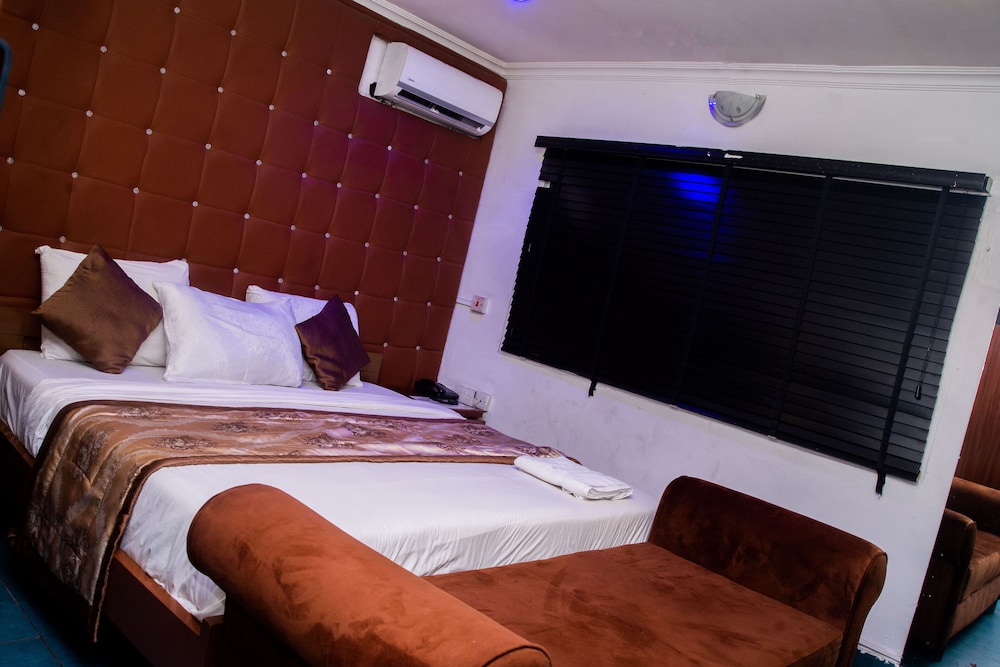 Executive Room - Photo 13