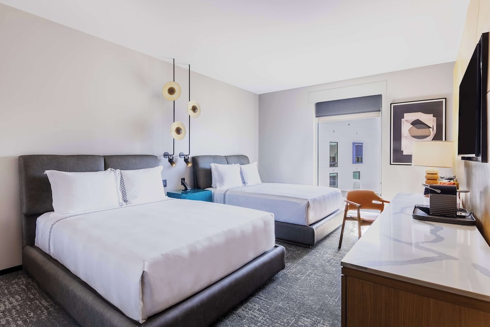 Room, 2 Queen Beds - Photo 1