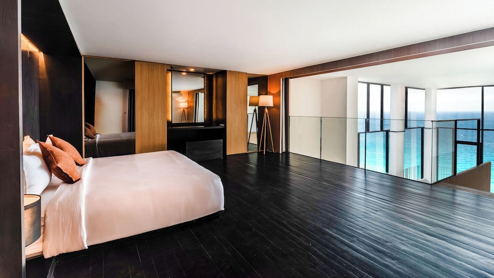 Villa photo 2