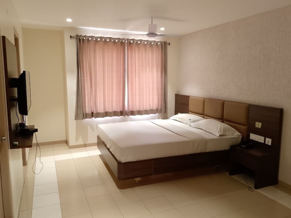 Superior Suite, Hill View