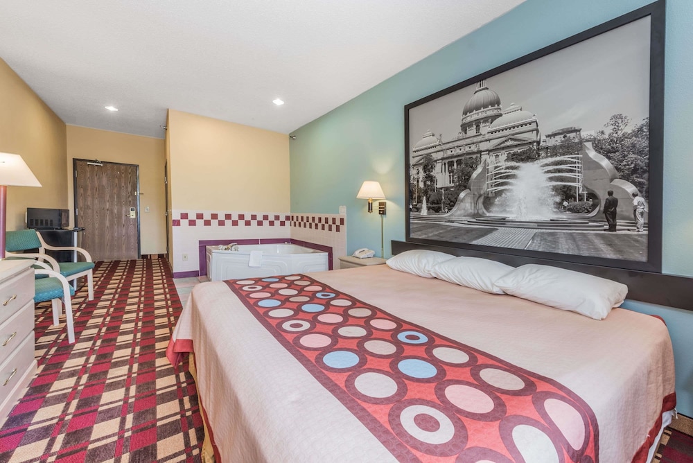 Executive Suite, 1 King Bed, Non Smoking - Photo 1