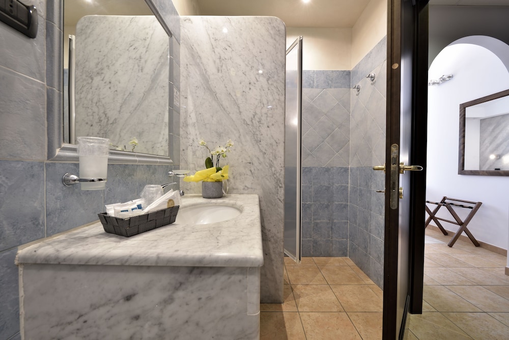Double or Twin Room photo 2
