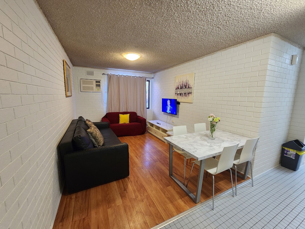 Two Bedroom Apartment Queen and Twin - Photo 10