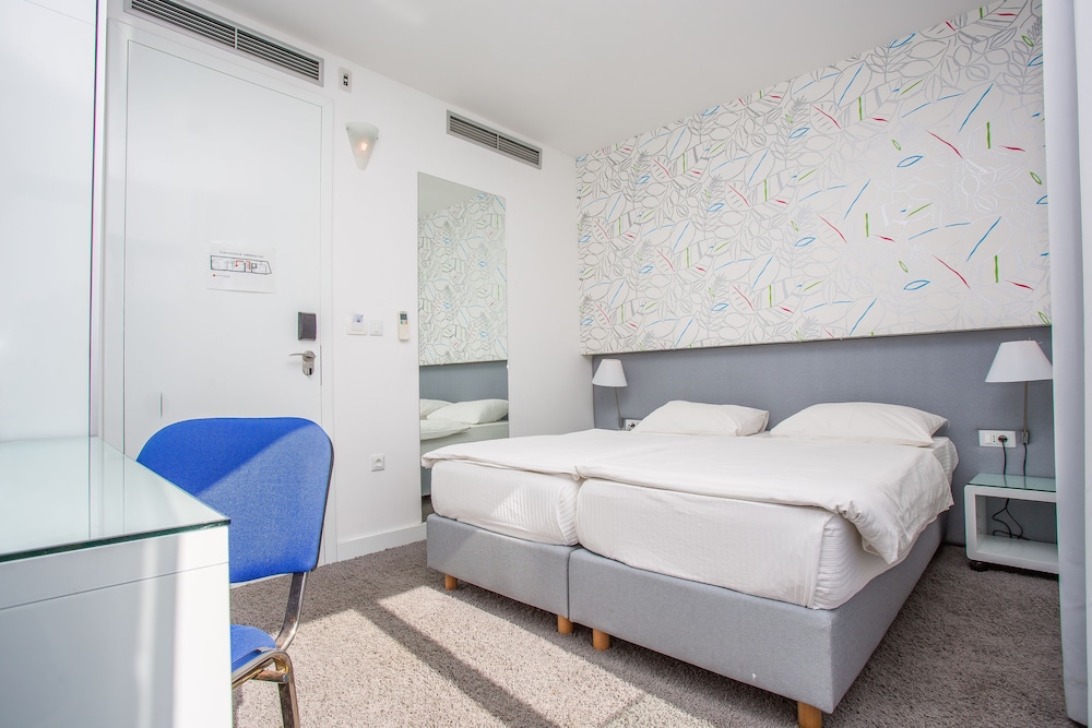 Standard Double or Twin Room, Annex Building - Photo 6