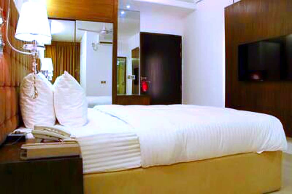 Deluxe Double Room, 1 Bedroom, City View photo 3