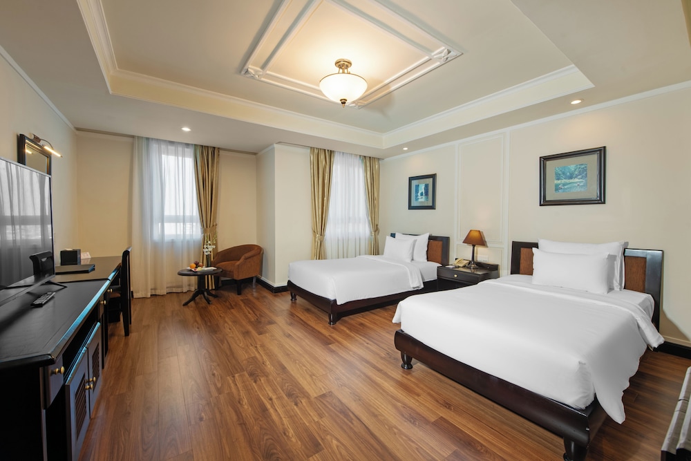 Family Suite (French Wing) - Photo 7