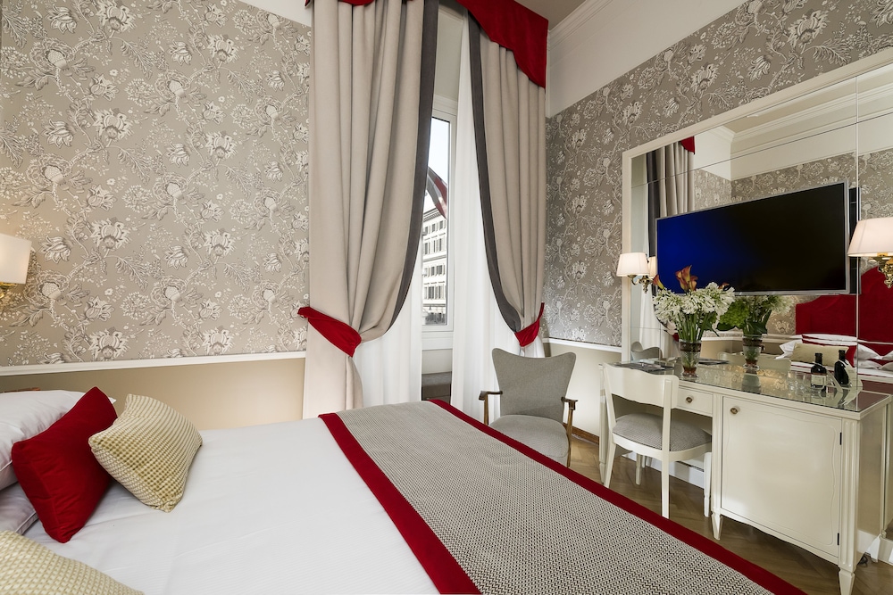 Premium Double or Twin Room - Photo 8