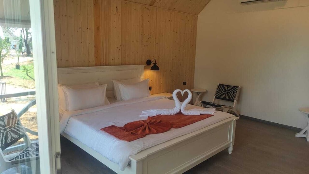 Luxury Cottage, 1 Queen Bed photo 2