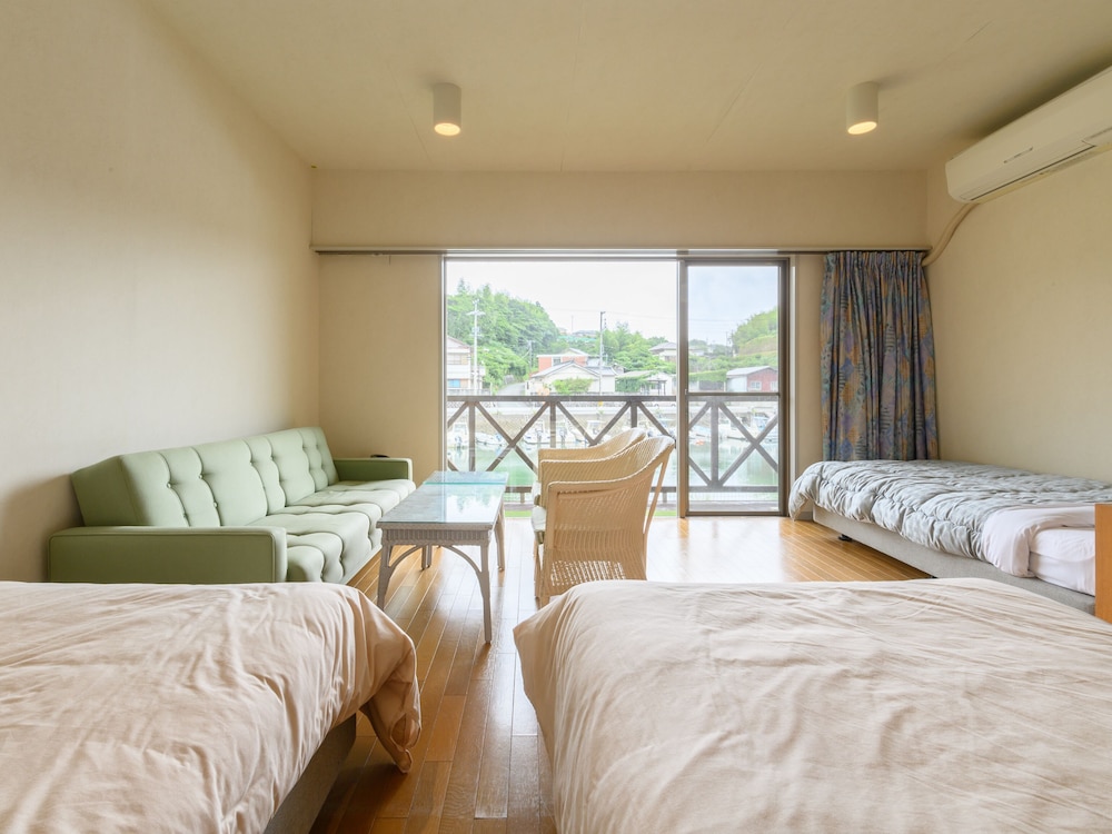 Family Triple Room photo 2