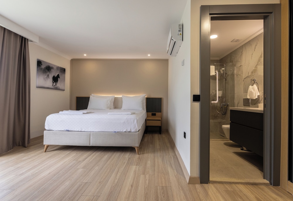 Deluxe Double Room - Photo 1