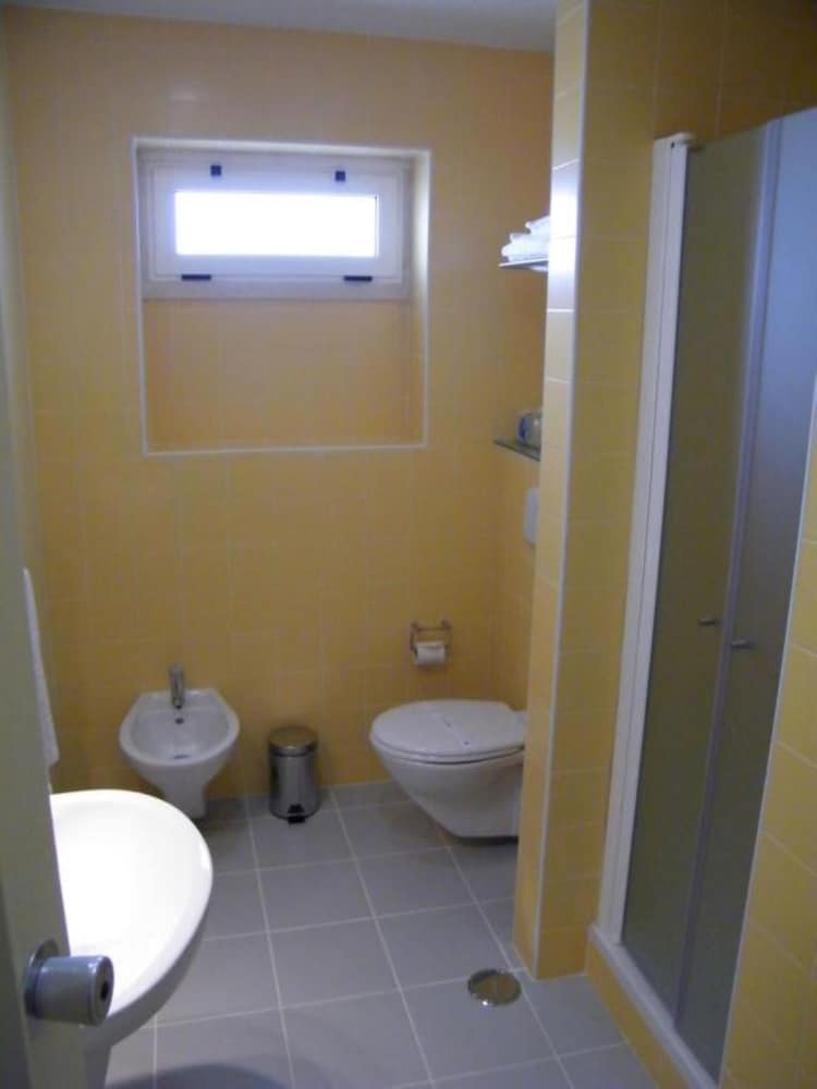 Standard Double or Twin Room (Single Use) photo 2