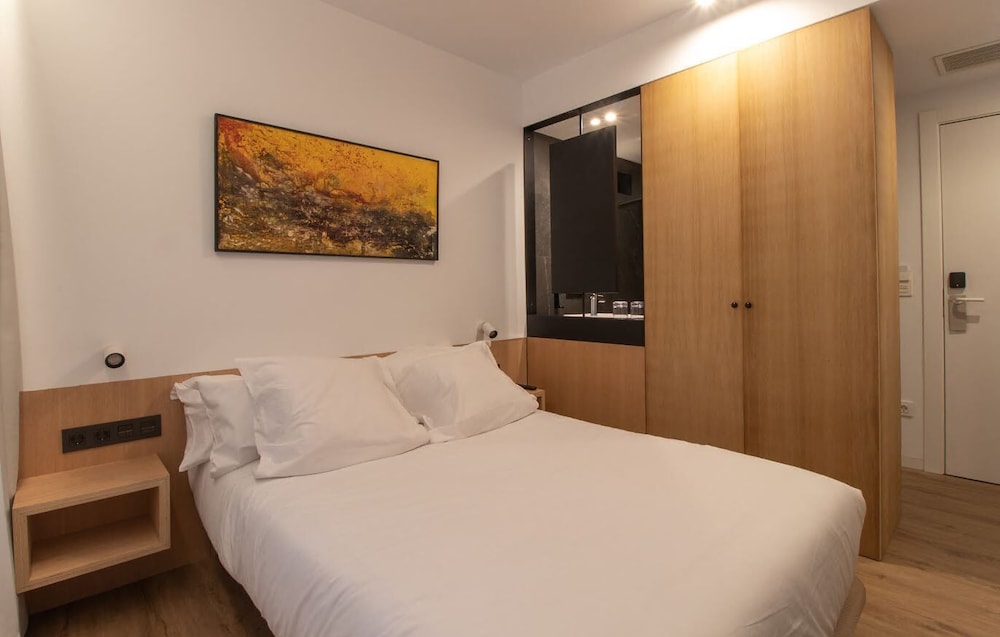 Deluxe Double Room Single Use photo 2