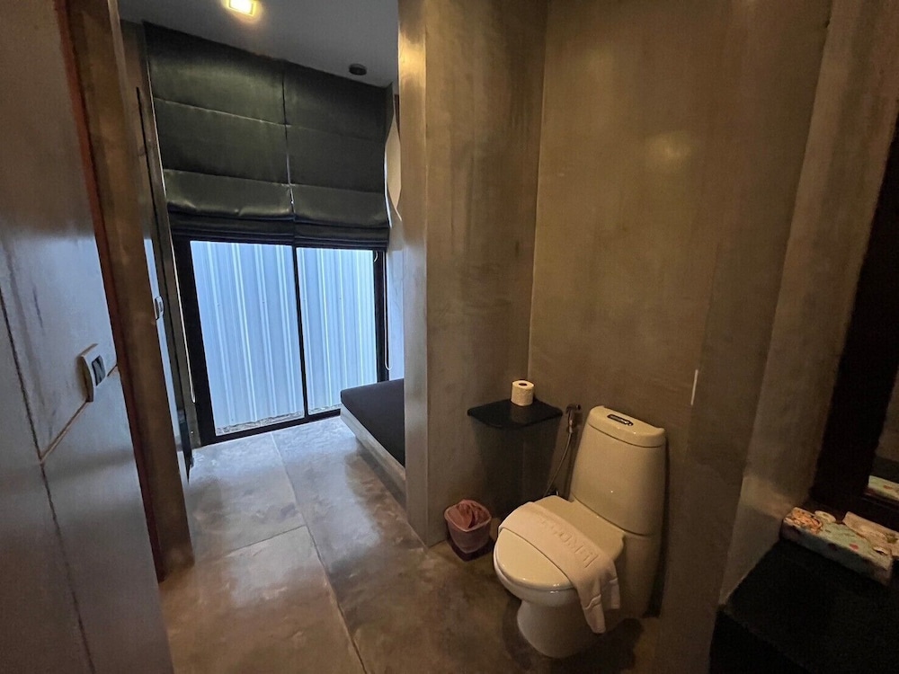 One Bed Suite Room - Photo 7