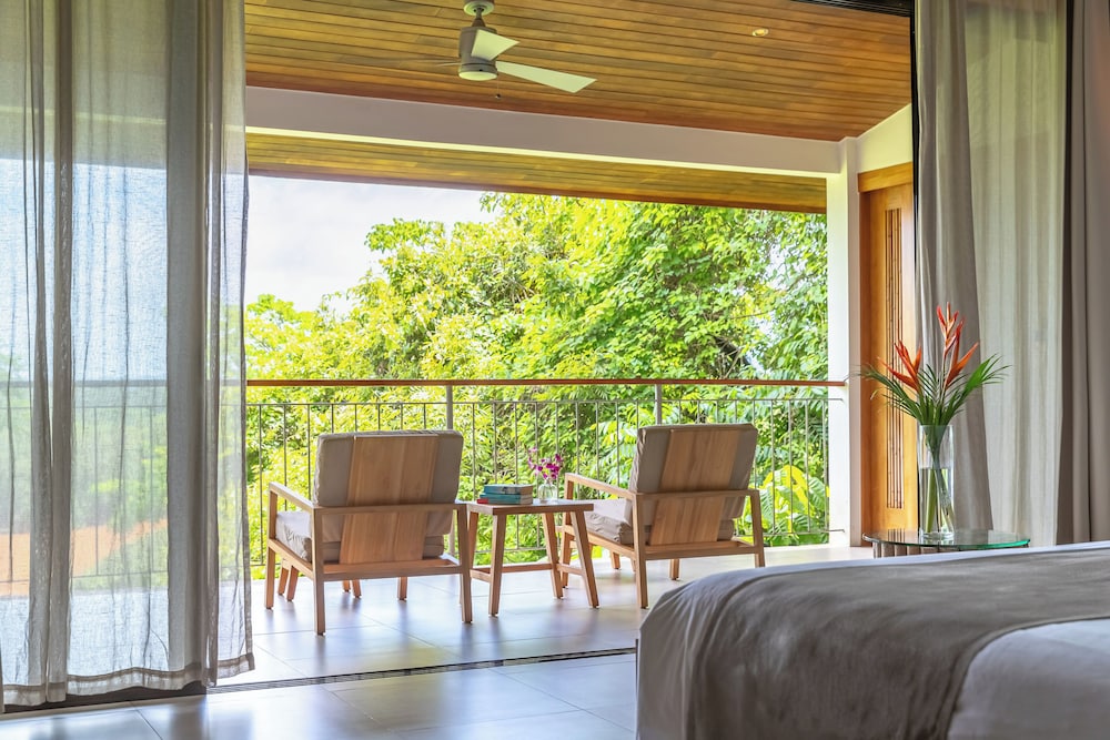Suite (Jungle, One King Bed)