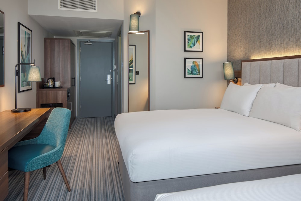 Double or Twin Room thumbnail 6