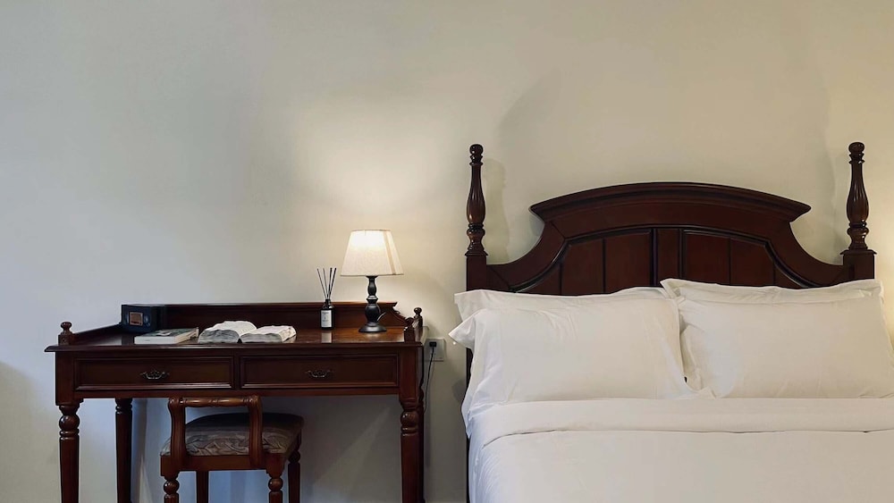 Business Twin Room, Pool View