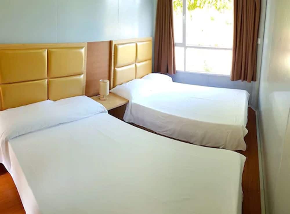 Basic Twin Room, 2 Twin Beds photo 1