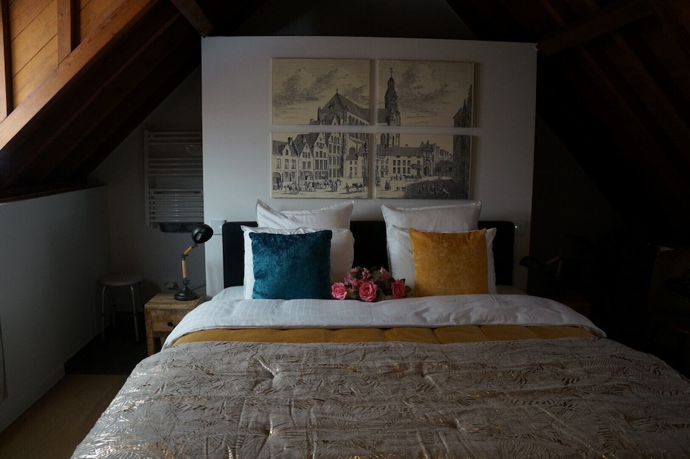 Deluxe Spanish Penthouse Suite