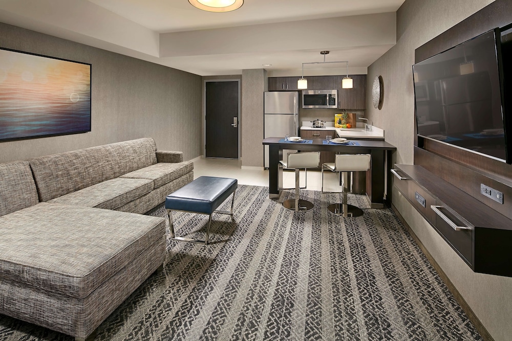 2 Bedroom Suite Hearing Accessible Tub