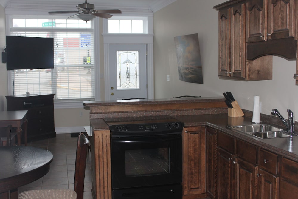 Revere Executive Suite 4 (One Bedroom Suite) photo 2