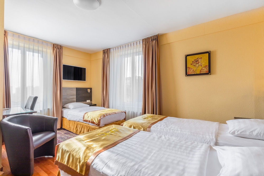 Triple Room, 3 Twin Beds photo 2
